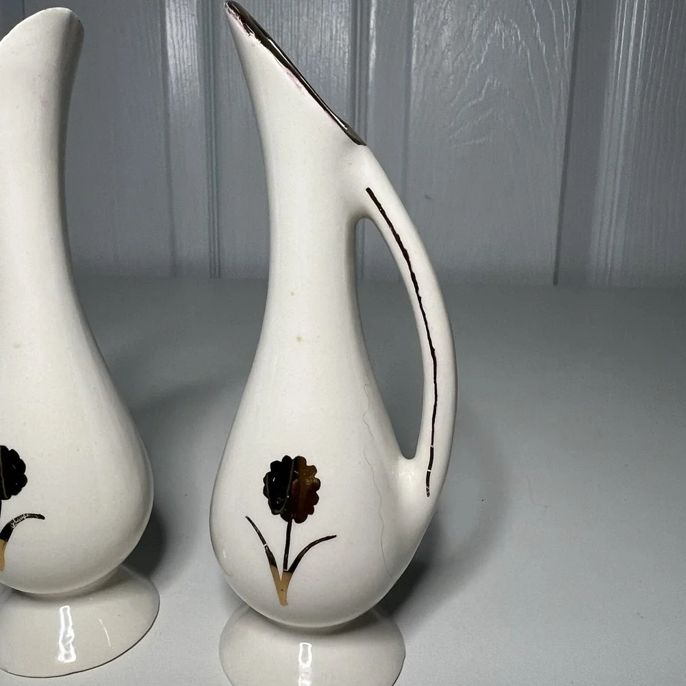 Vintage Mid-Century Atlantic Mold Long Neck Decorative Pitcher Vase‎